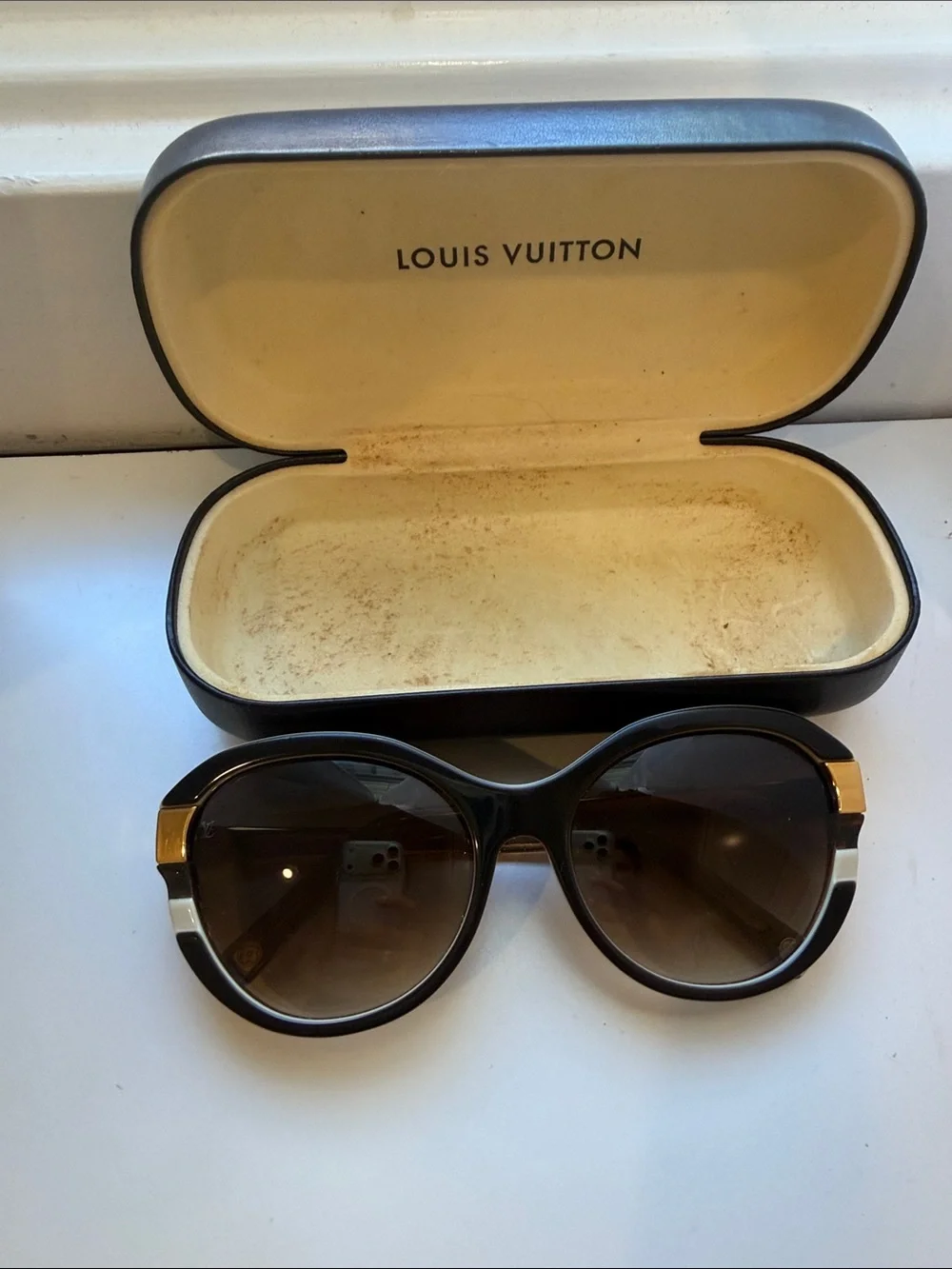 Louis Vuitton brown cat eye Sunglasses with Gold & beige Accents
